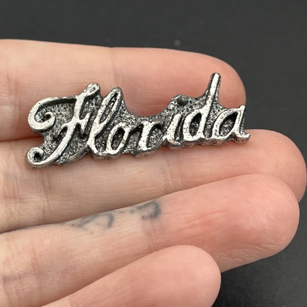 State Of Florida Cursive Writing USA Silver Tone Lapel Hat Pin